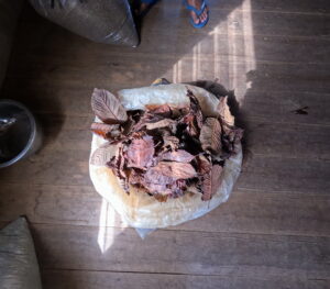 red leaves kratom in plastic bag, fermenting process